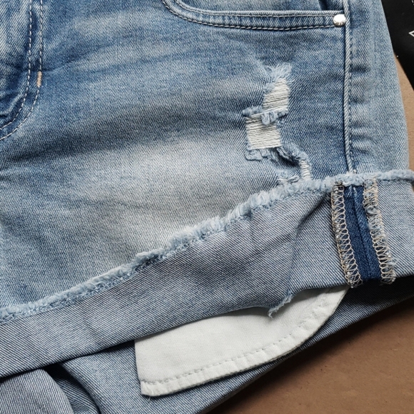 NEW GUESS Skinny Hem Turnback Denim Short SZ 27 - Picture 3 of 6